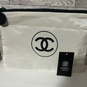 GWP- White and Black Pouch/Tablet Sleeve